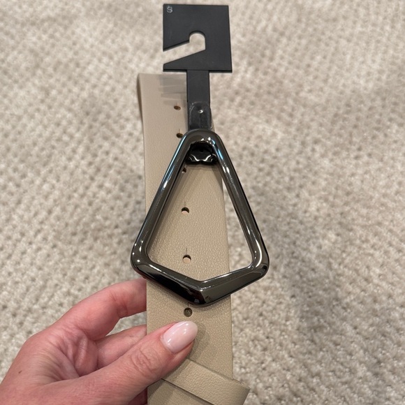 ❤️Express Women's Taupe Belt with Black Geometric Buckle - Picture 5 of 9